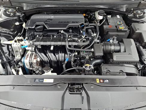 Certified 2025 Hyundai Elantra Sport image 27