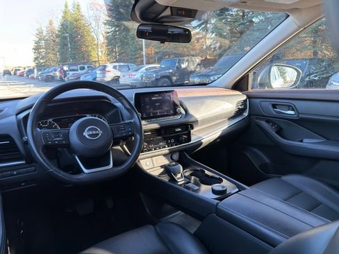 Used 2023 Nissan Rogue SV w/ SV Premium Package image 15