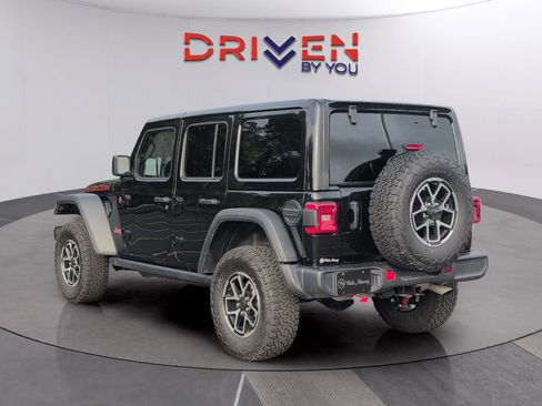 Used 2025 Jeep Wrangler Unlimited Rubicon AWD/4WD image 3