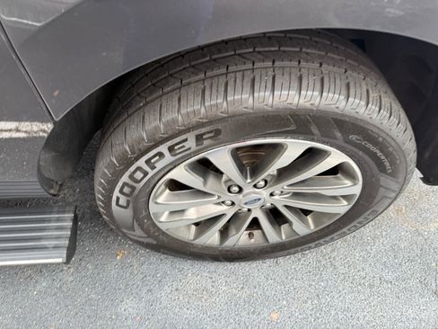 Used 2018 Ford Expedition Max Limited image 13