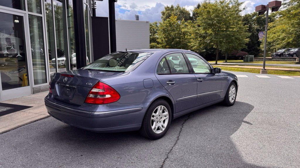 Used 2005 Mercedes-Benz E 320 CDI Sedan image 3