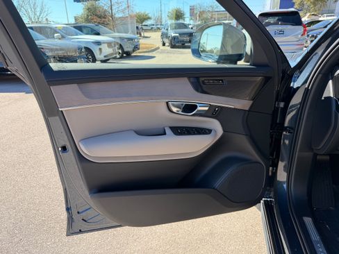 New 2026 Volvo XC90 T8 Ultra w/ Protection Package Premier image 18
