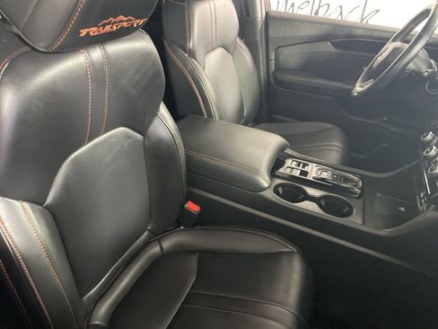 Used 2025 Honda Pilot TrailSport image 25