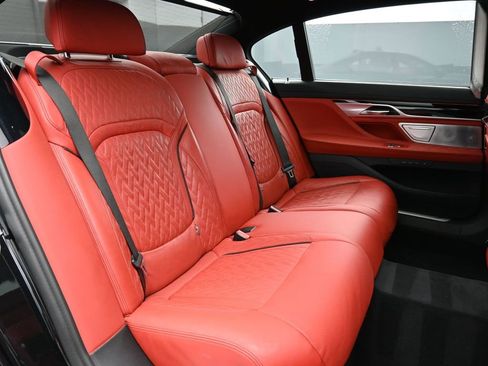 Used 2022 BMW ALPINA B7 xDrive w/ Luxury Rear Seating Package image 26