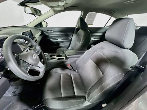Used 2025 Nissan Altima 2.5 SV FWD image 18