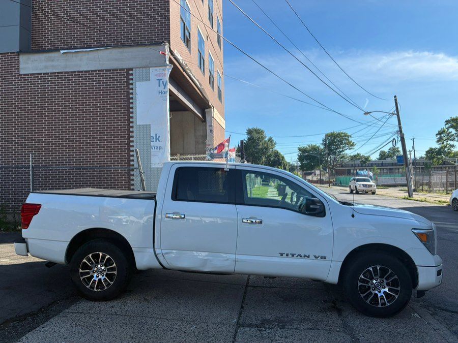 Used 2020 Nissan Titan SV w/ SV Convenience Package AWD/4WD image 9