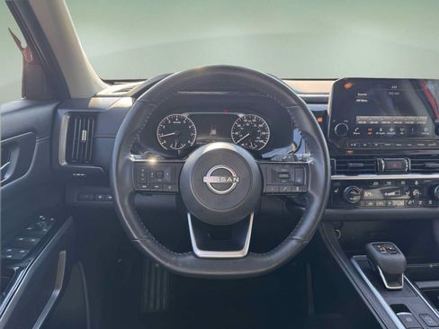 Used 2023 Nissan Pathfinder SL AWD/4WD image 9
