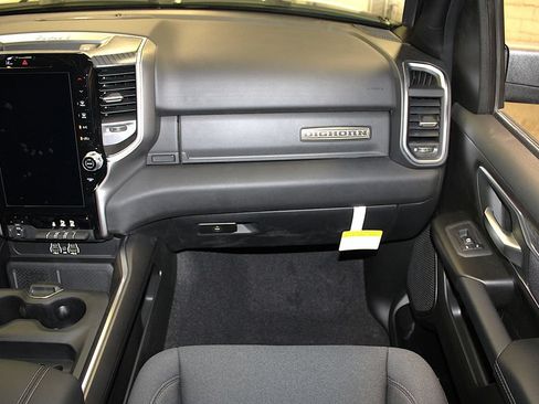 New 2026 RAM 1500 4x4 Crew Cab image 32