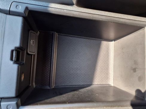 Used 2024 BMW 330e image 12