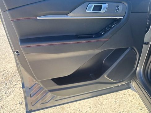 Used 2025 Ford Explorer ST-Line w/ ST-Line Street Pack image 26