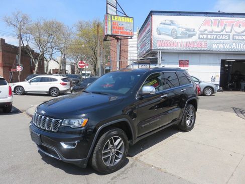 Used 2018 Jeep Grand Cherokee Limited image 2