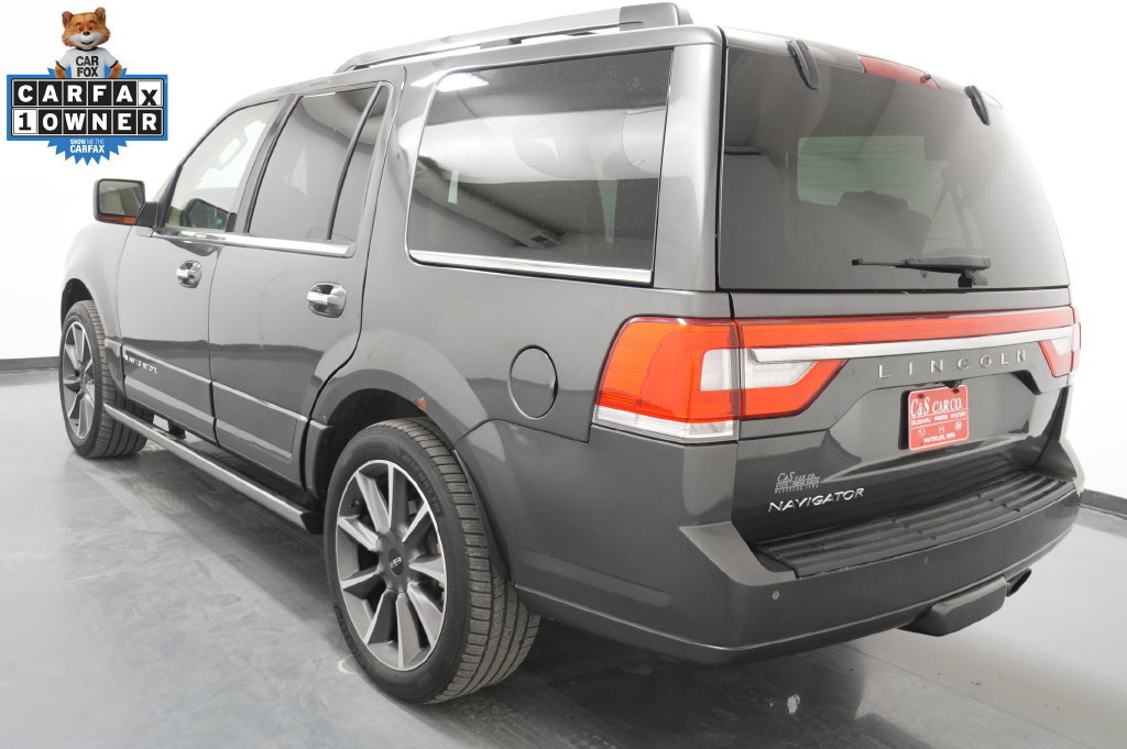 Used 2017 Lincoln Navigator Reserve AWD/4WD image 6