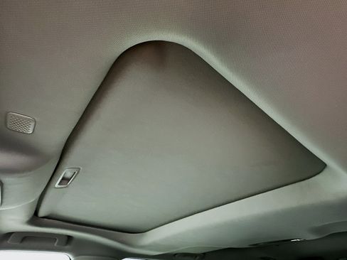 Used 2022 Toyota Highlander XLE image 25