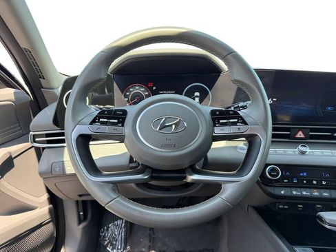 Used 2023 Hyundai Elantra SEL w/ Convenience Package FWD image 12