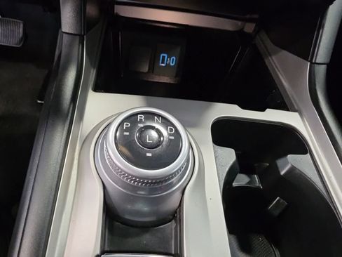 Used 2023 Ford Explorer XLT AWD/4WD image 23