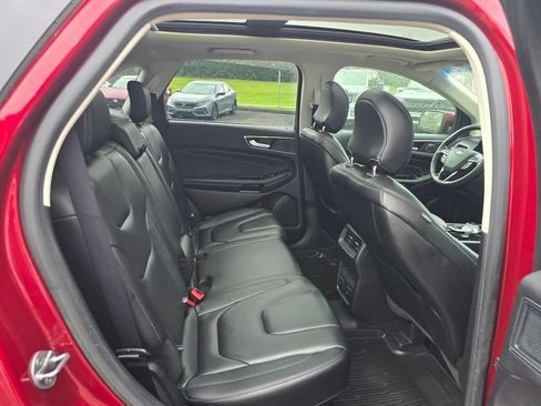 Used 2019 Ford Edge Titanium FWD image 12