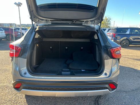 Used 2025 Chevrolet Trax LT image 31