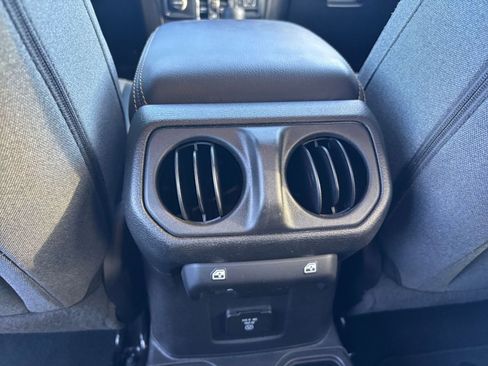 Used 2025 Jeep Wrangler Sahara image 23