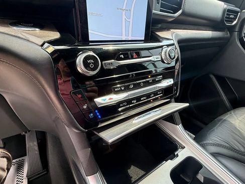 Certified 2023 Ford Explorer Platinum w/ Technology Package AWD/4WD image 26