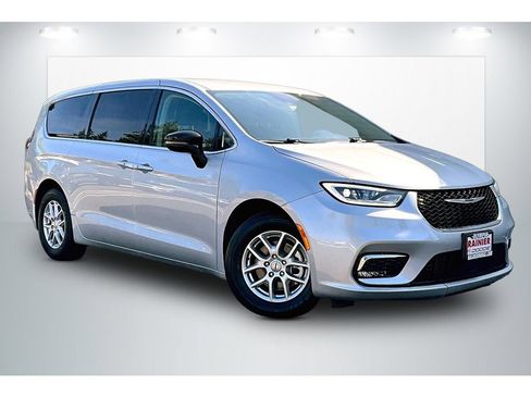 Used 2024 Chrysler Pacifica Touring-L FWD image 1