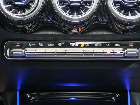 Certified 2023 Mercedes-Benz GLB 250 4MATIC image 18