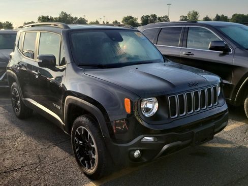 Used 2023 Jeep Renegade Latitude AWD/4WD image 3