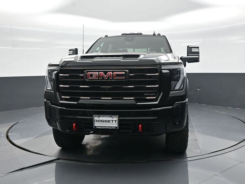 Used 2025 GMC Sierra 2500 AT4X image 9