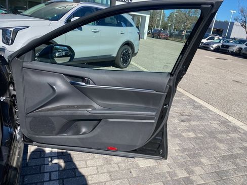 Used 2024 Toyota Camry SE image 18