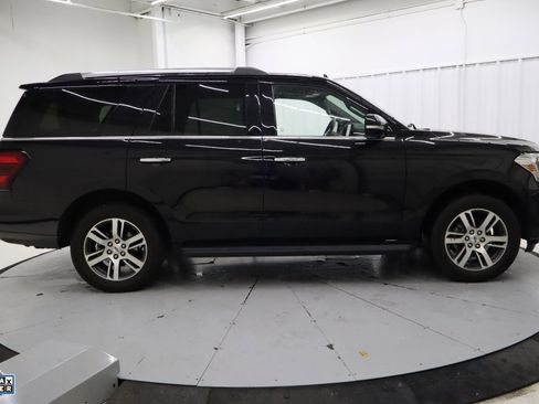 Certified 2024 Ford Expedition Limited image 2