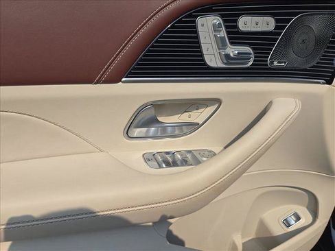Used 2025 Mercedes-Benz Maybach GLS 600 4MATIC image 26