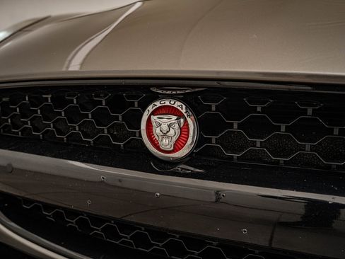 Used 2020 Jaguar F-TYPE Coupe image 3