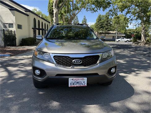 Used 2012 Kia Sorento LX w/ Convenience Pkg AWD/4WD image 2
