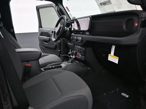 Used 2024 Jeep Wrangler Unlimited Rubicon w/ Technology Group AWD/4WD image 15