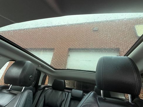 Used 2018 Land Rover Range Rover Evoque SE Premium image 22