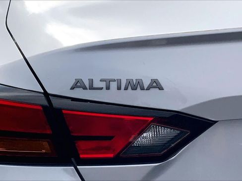 Used 2025 Nissan Altima 2.5 SV FWD image 10