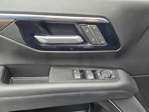 Used 2025 Chevrolet Tahoe LT image 18