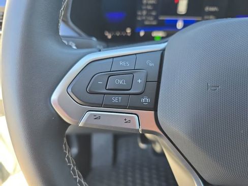 Used 2022 Volkswagen Taos SE image 16