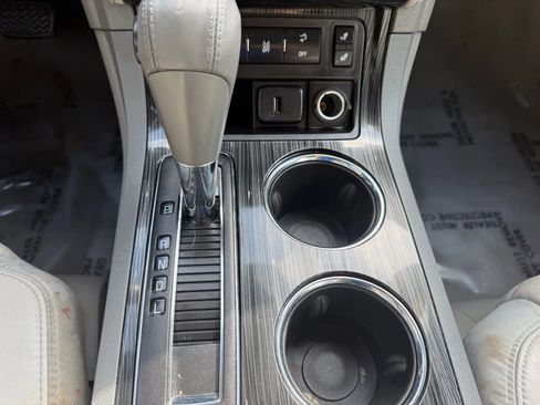 Used 2017 Chevrolet Traverse LT FWD image 17