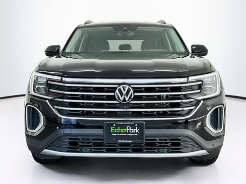 Used 2025 Volkswagen Atlas SE AWD/4WD image 2