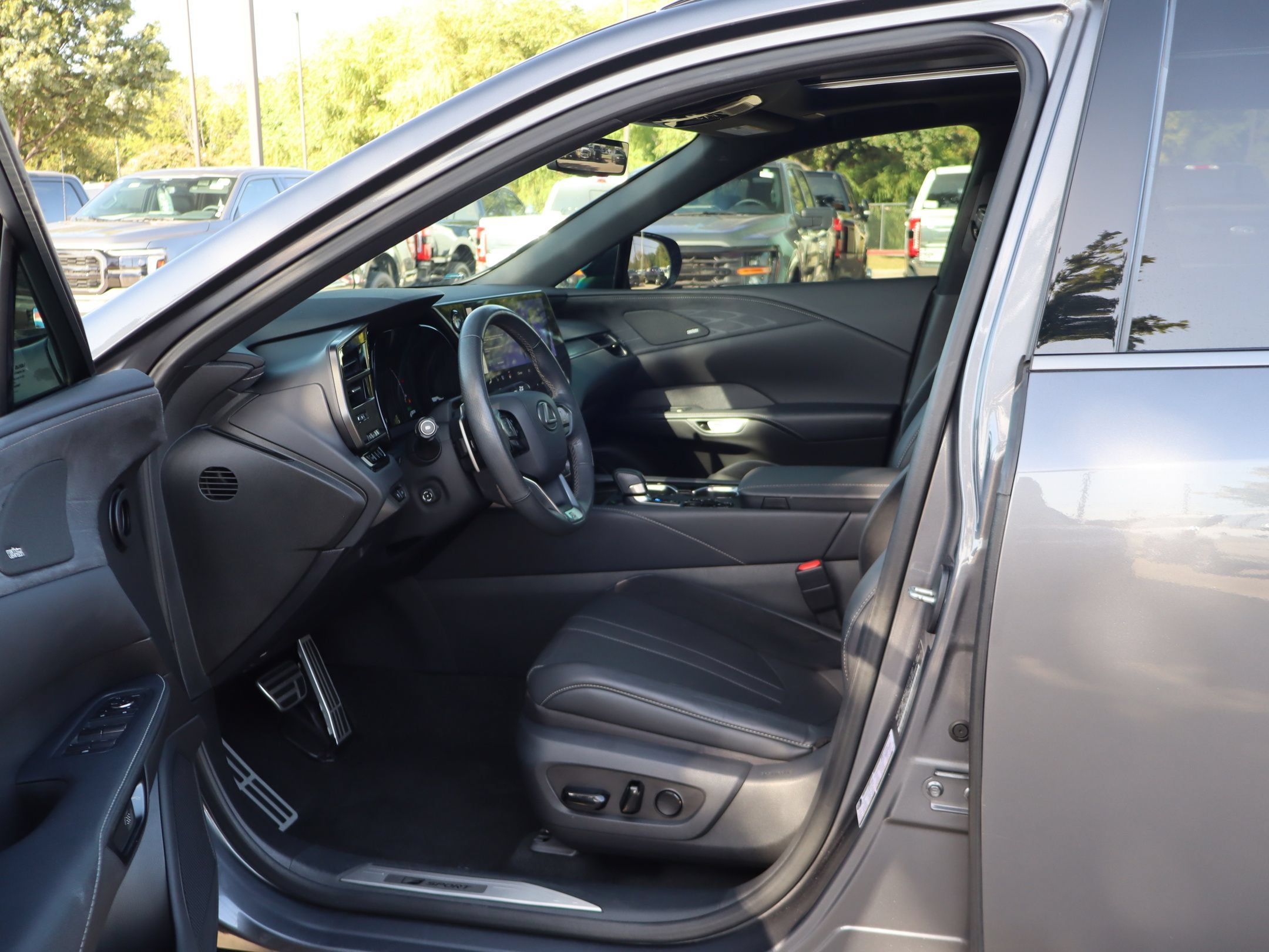 Used 2023 Lexus RX 500h F Sport w/ Cold Area Package AWD/4WD image 29