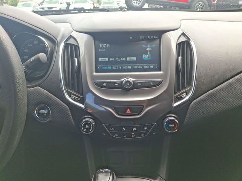 Used 2017 Chevrolet Cruze LT w/ Convenience Package FWD image 11