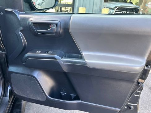 Used 2020 Toyota Tacoma SR AWD/4WD image 37