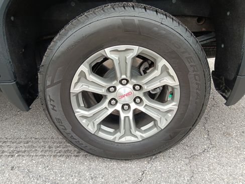 Used 2024 GMC Sierra 1500 SLT image 4