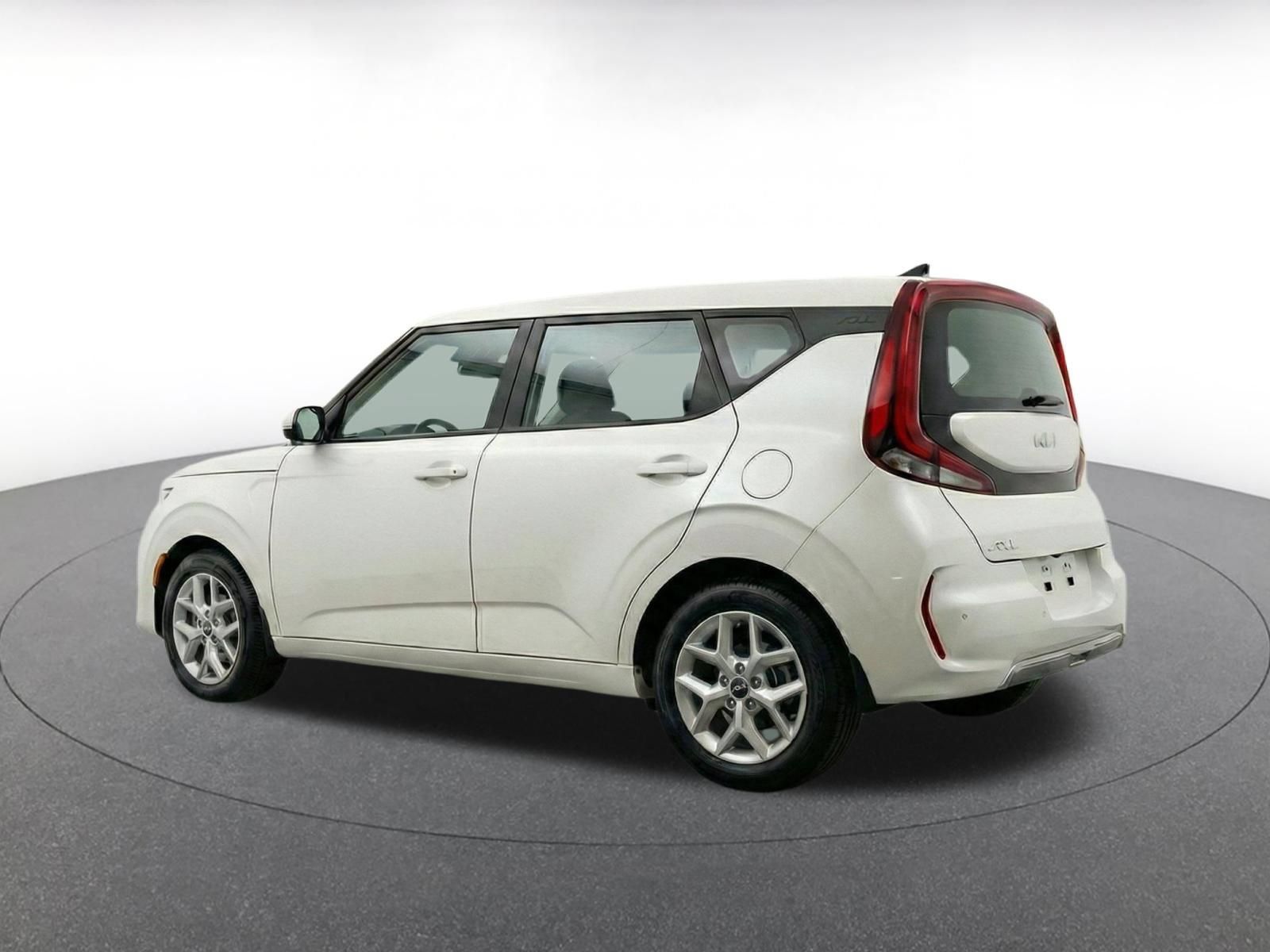 Used 2025 Kia Soul LX w/ LX Technology Package FWD image 6