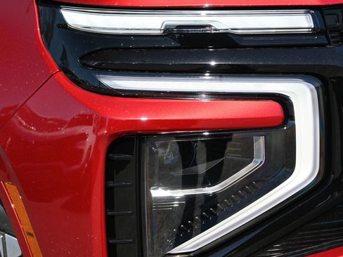 Used 2025 Chevrolet Tahoe High Country image 11