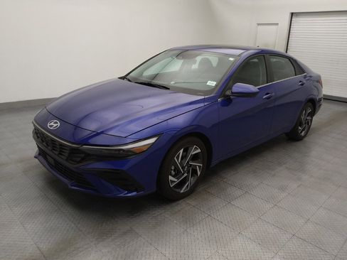 Used 2025 Hyundai Elantra SEL FWD image 2
