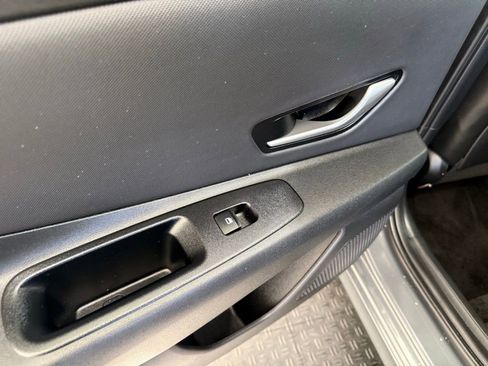 Used 2025 Hyundai Elantra Limited image 18