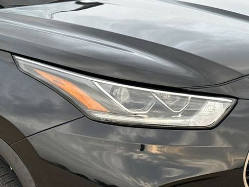 Used 2021 Toyota Highlander Limited FWD image 4