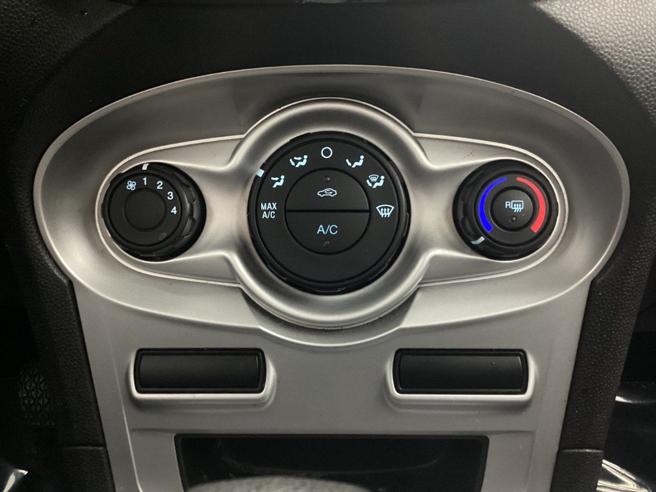 Used 2019 Ford Fiesta SE FWD image 35