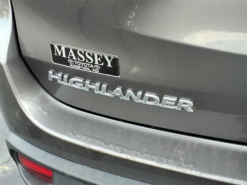 Used 2017 Toyota Highlander image 9